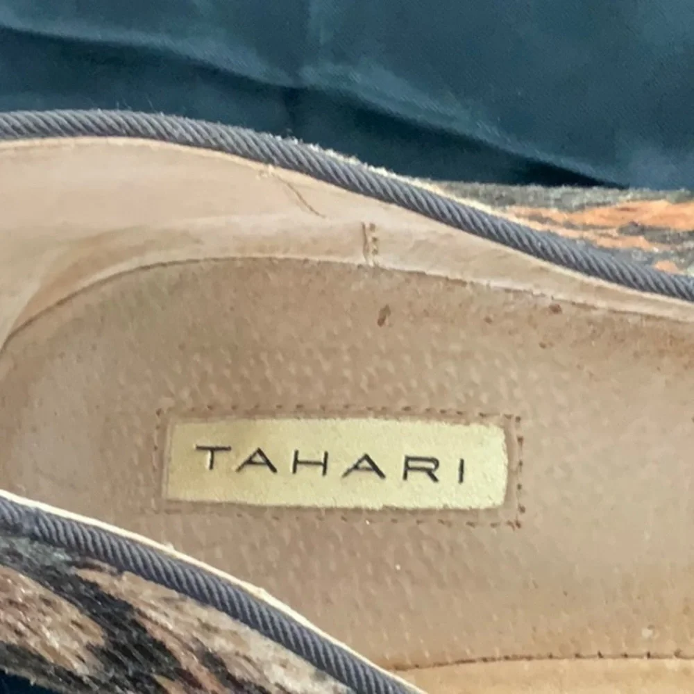 TAHARI Clementine Snakeskin Look Flats Soft Leather Lined 8M VGUC